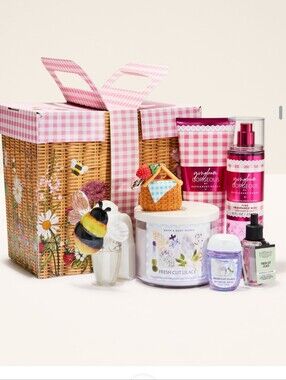 Bath & Body Works Picnic Basket Gift Set